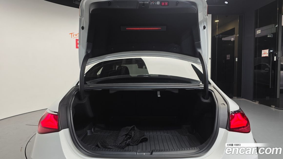 Mercedes-Benz E-Class 2024