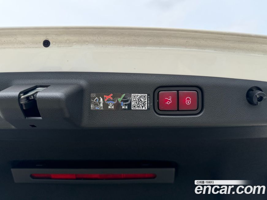 Mercedes-Benz E-Class 2025