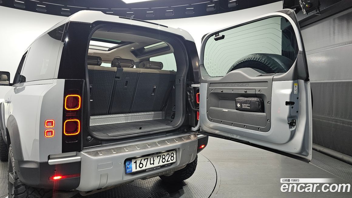 Land Rover Defender 2022
