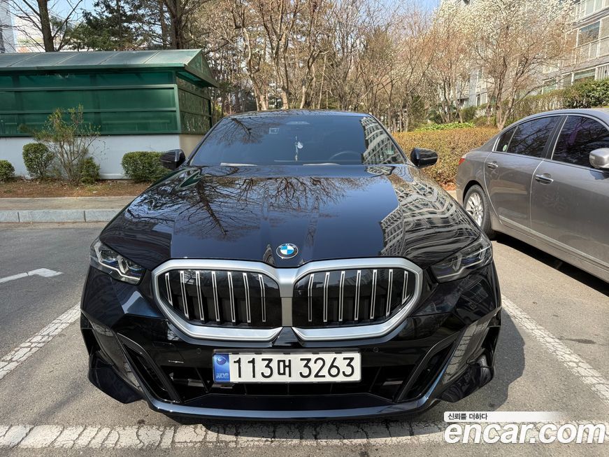 BMW 5-Series 2024
