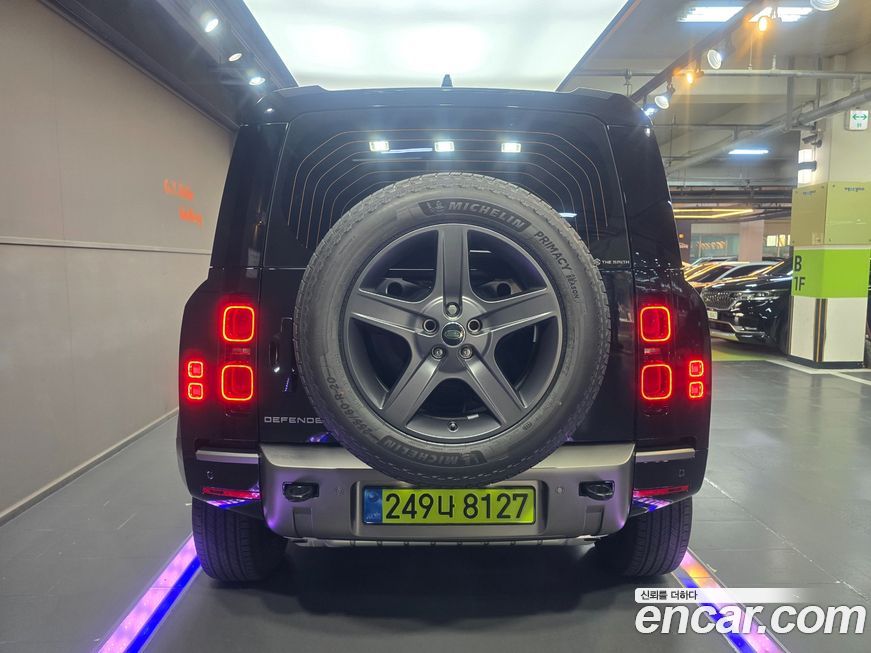 Land Rover Defender 2025