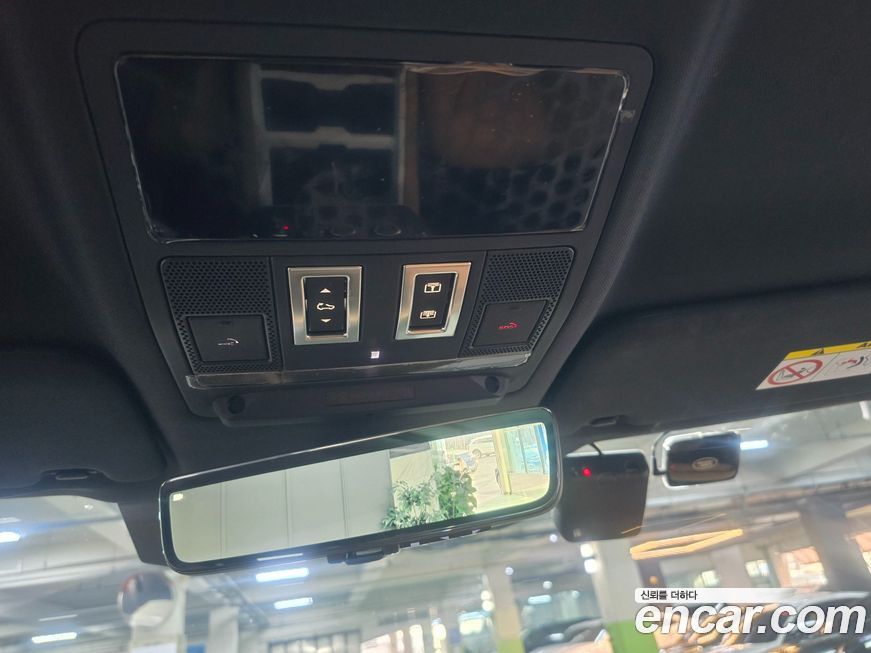 Land Rover Defender 2025