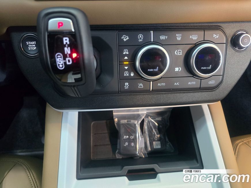 Land Rover Defender 2025