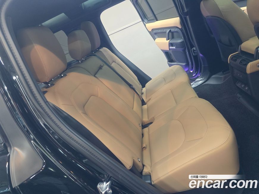 Land Rover Defender 2025