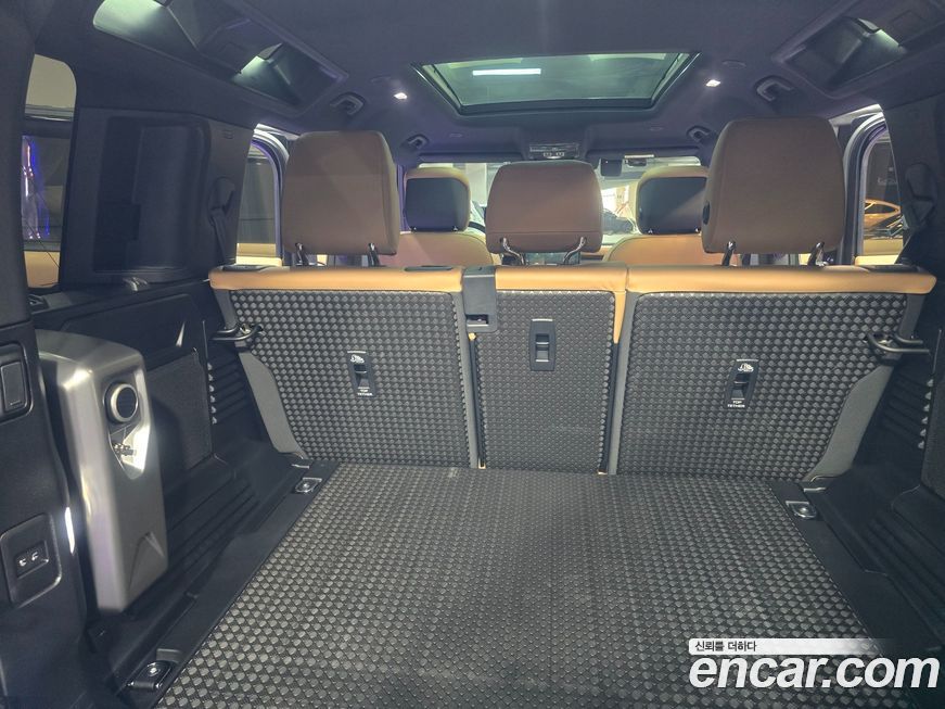 Land Rover Defender 2025