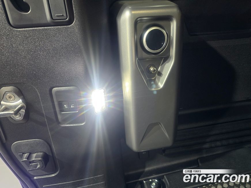 Land Rover Defender 2025