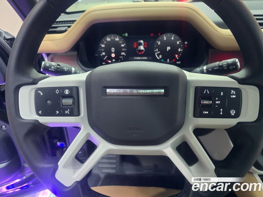 Land Rover Defender 2025