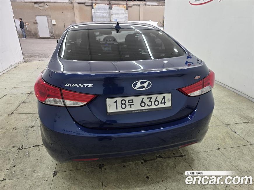 Hyundai AVANTE 2013