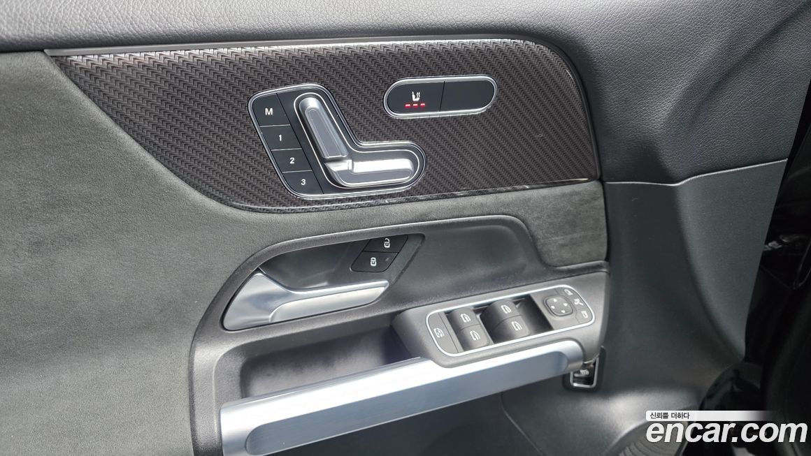 Mercedes-Benz GLB-Class 2023