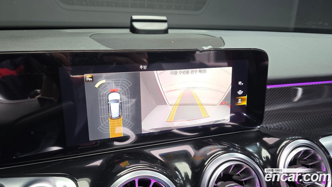 Mercedes-Benz GLB-Class 2023