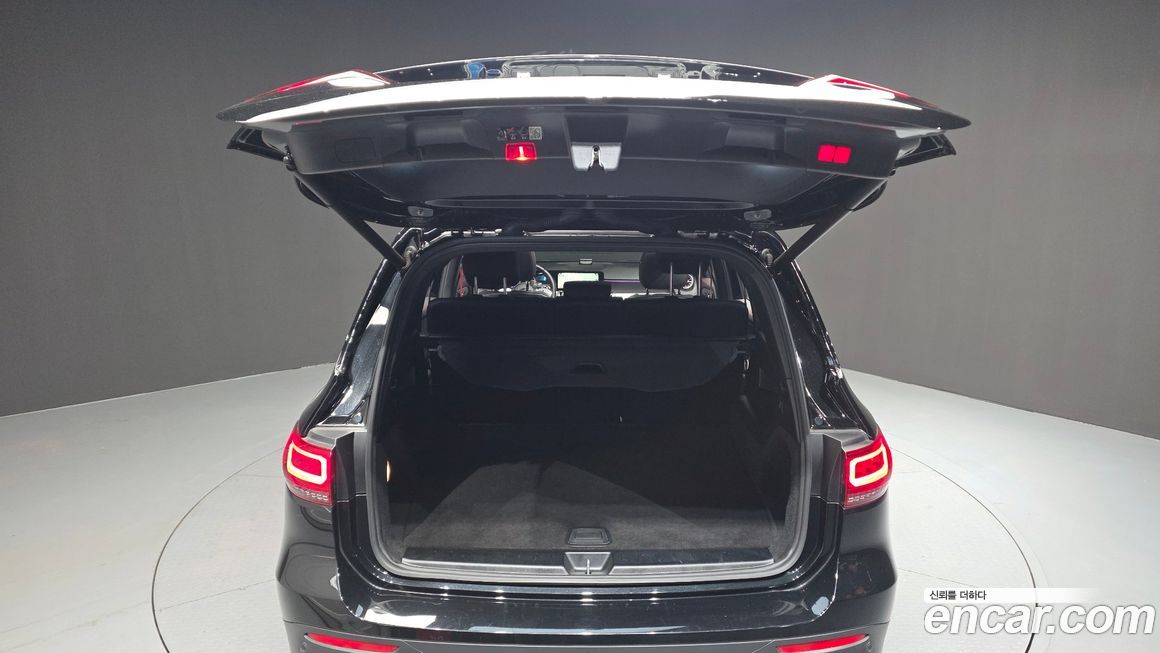 Mercedes-Benz GLB-Class 2023