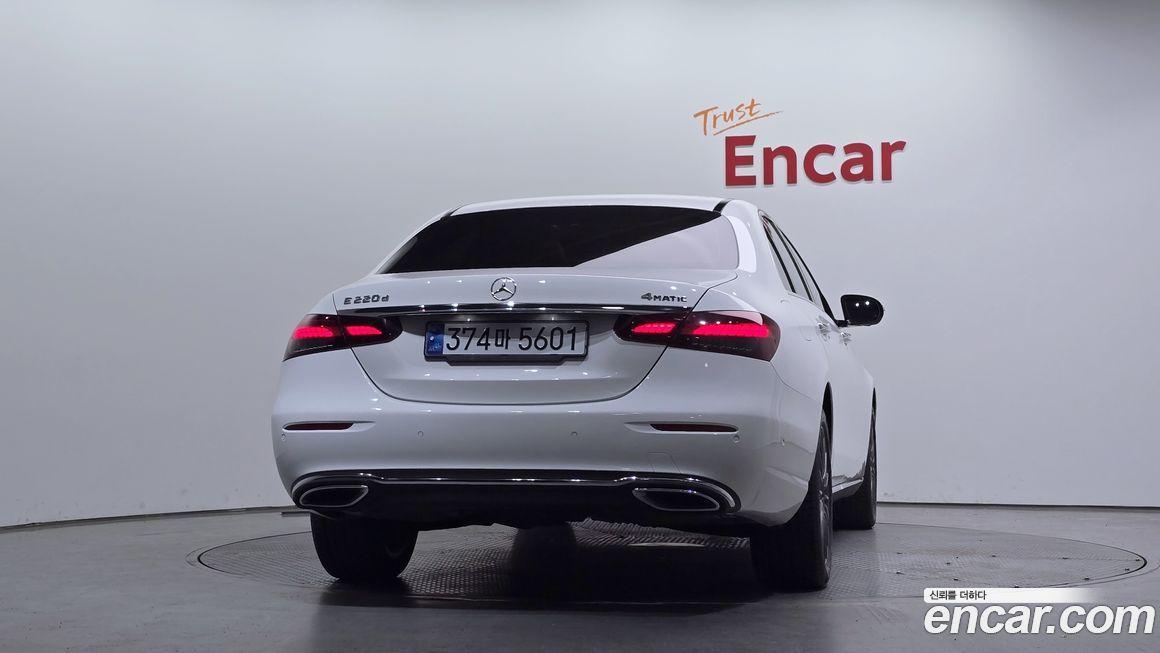 Mercedes-Benz E-Class 2022