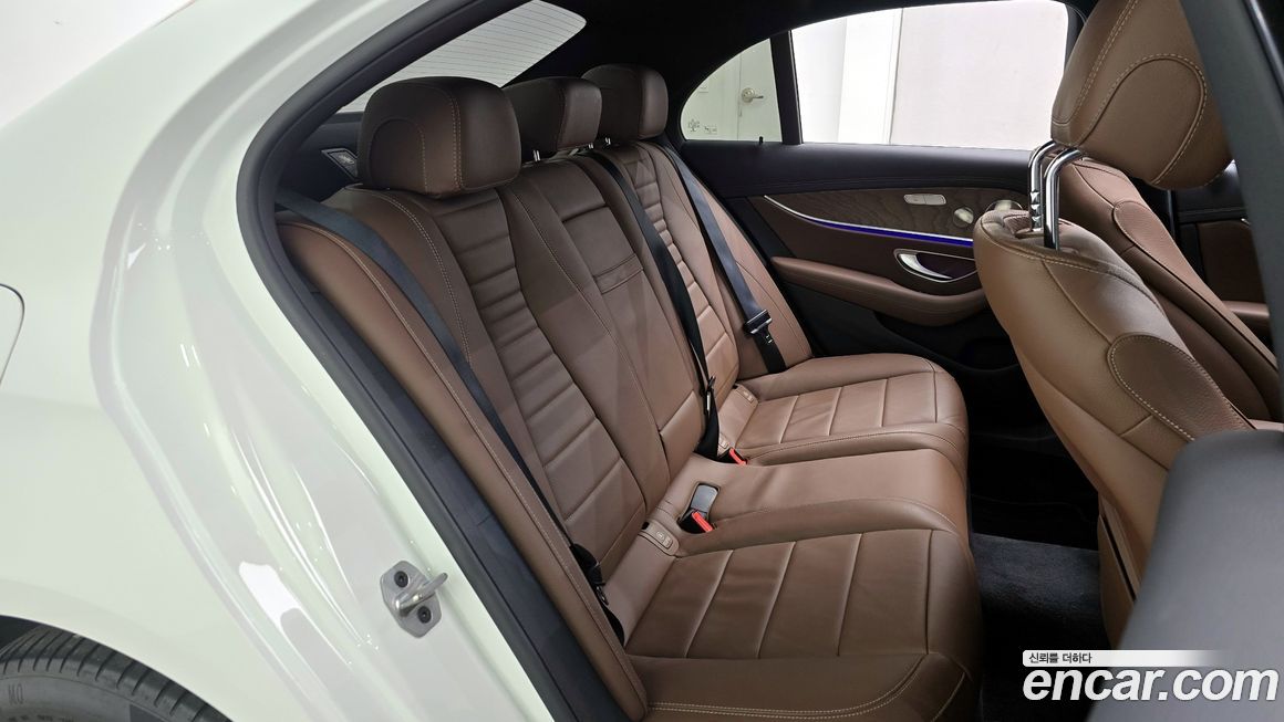 Mercedes-Benz E-Class 2022