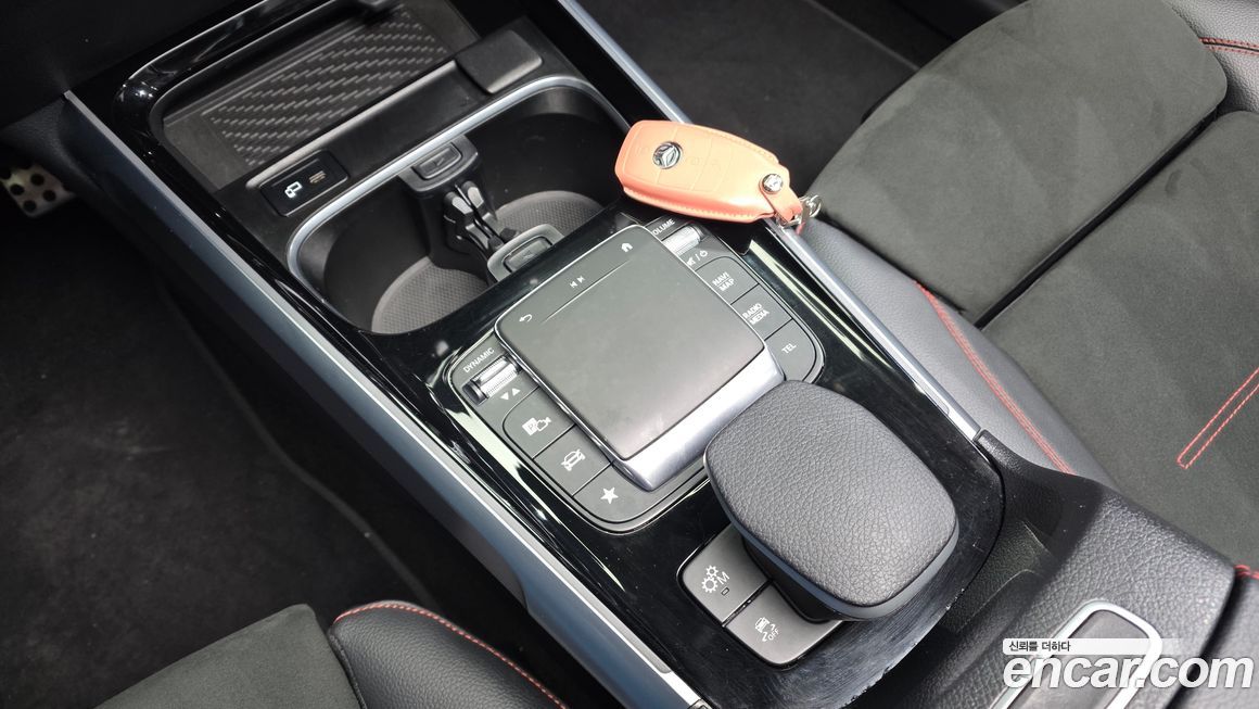 Mercedes-Benz GLB-Class 2023