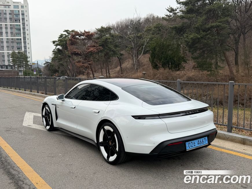 Porsche Taycan 2025