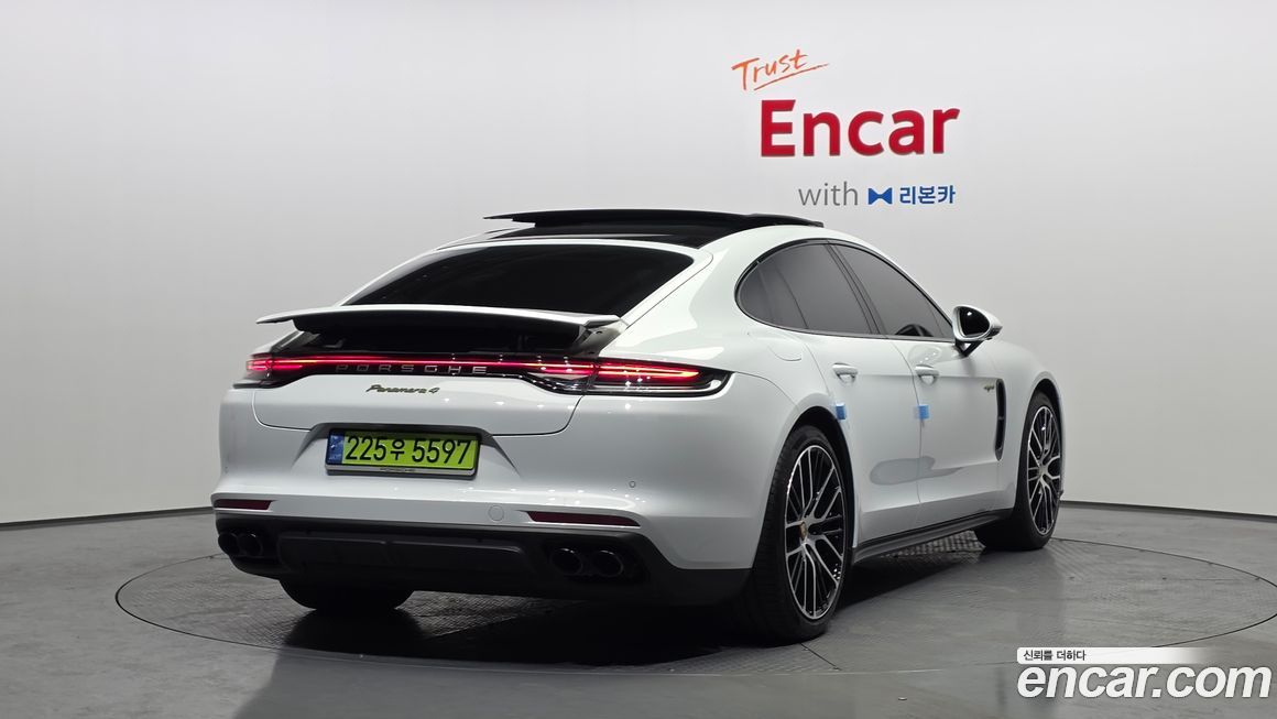 Porsche Panamera 2023