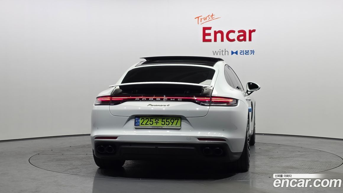 Porsche Panamera 2023