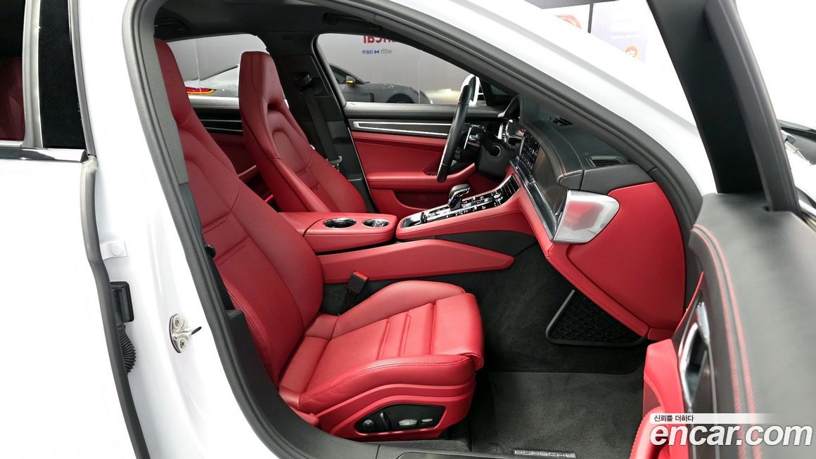 Porsche Panamera 2023