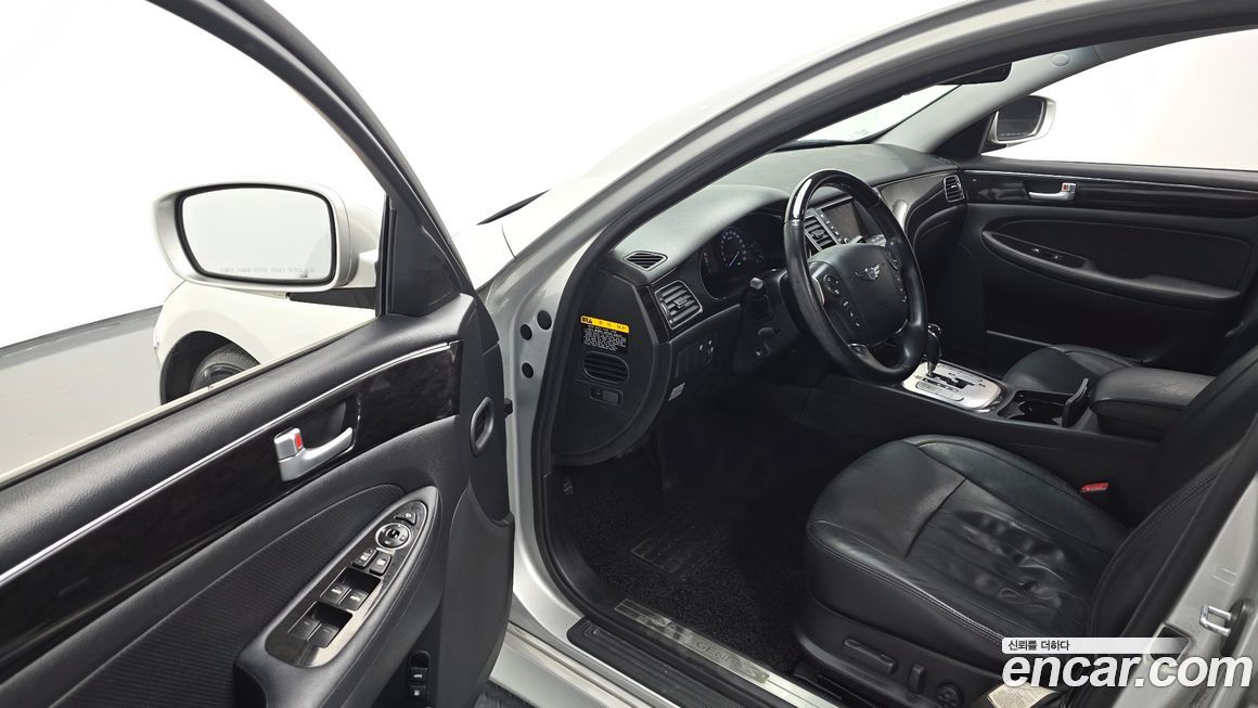 Hyundai Genesis 2013