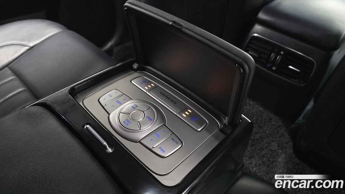 Hyundai Genesis 2013