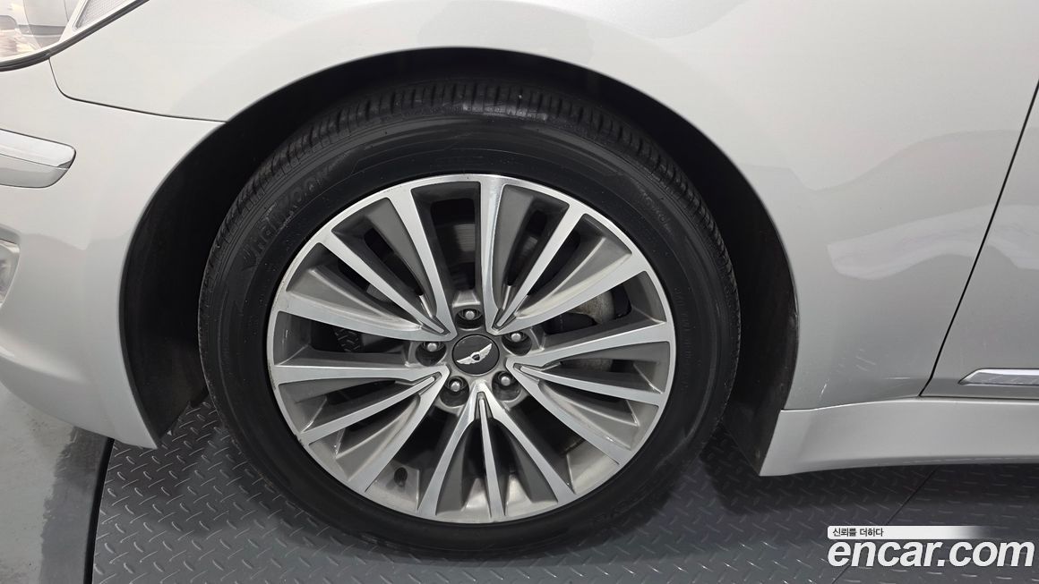 Hyundai Genesis 2013