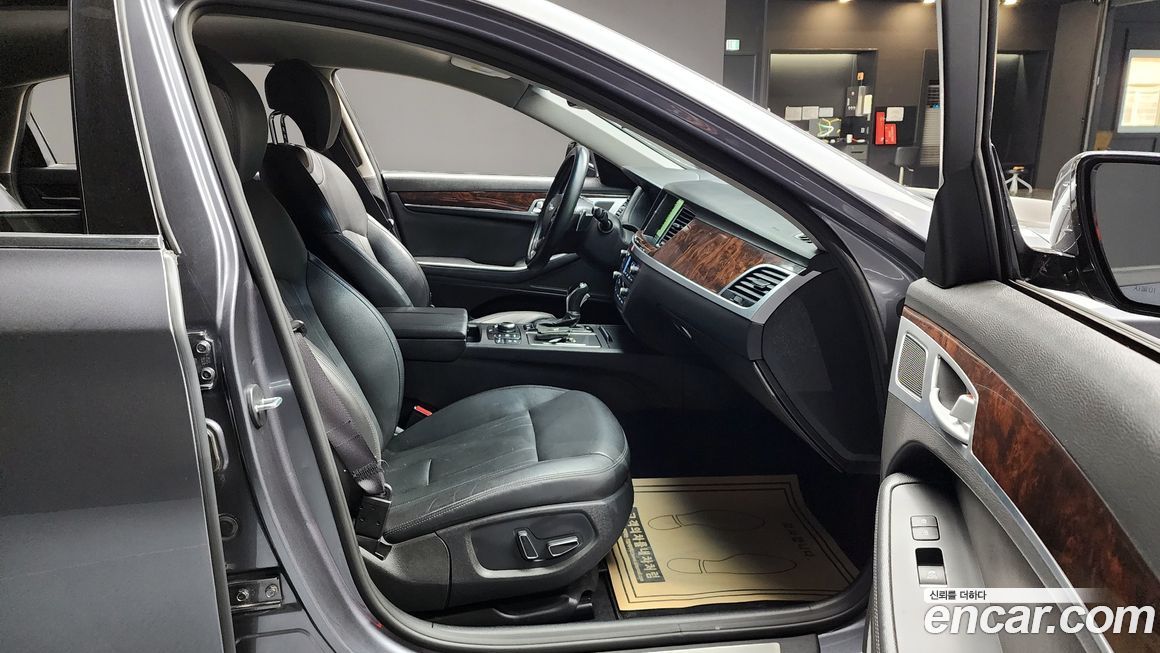 Hyundai Genesis 2015