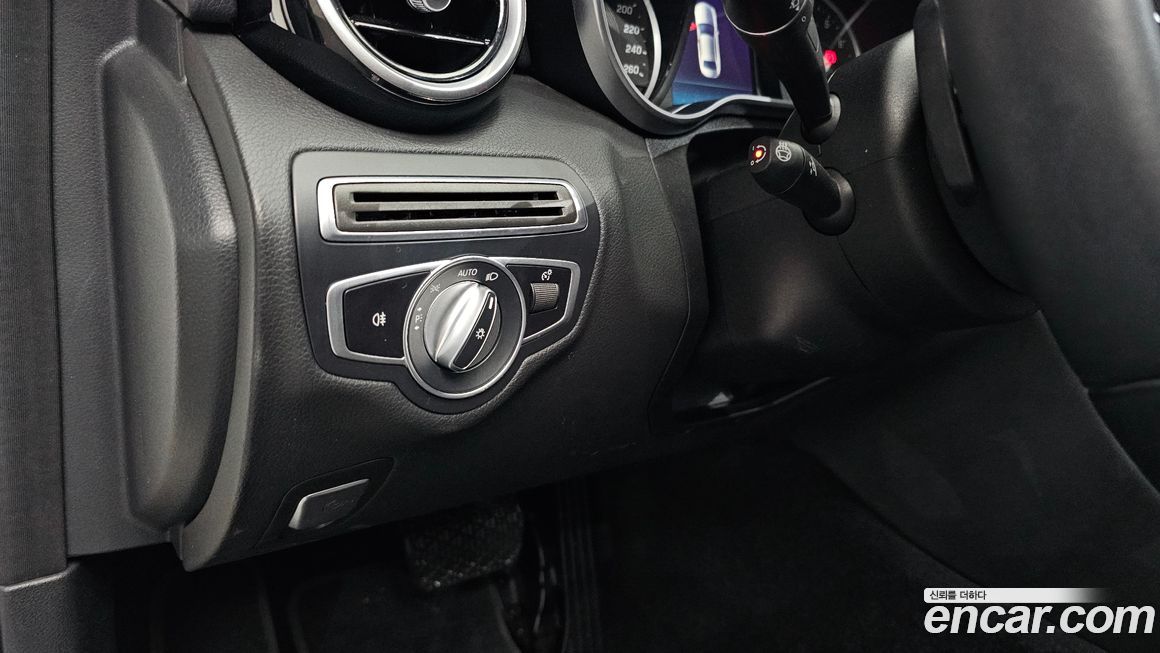 Mercedes-Benz C-Class 2020