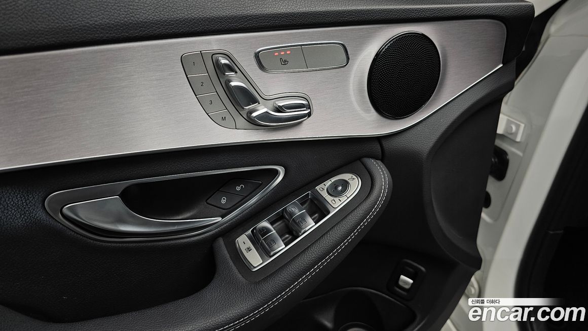 Mercedes-Benz C-Class 2020