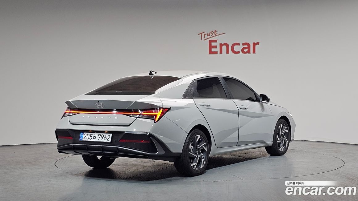 Hyundai AVANTE 2025