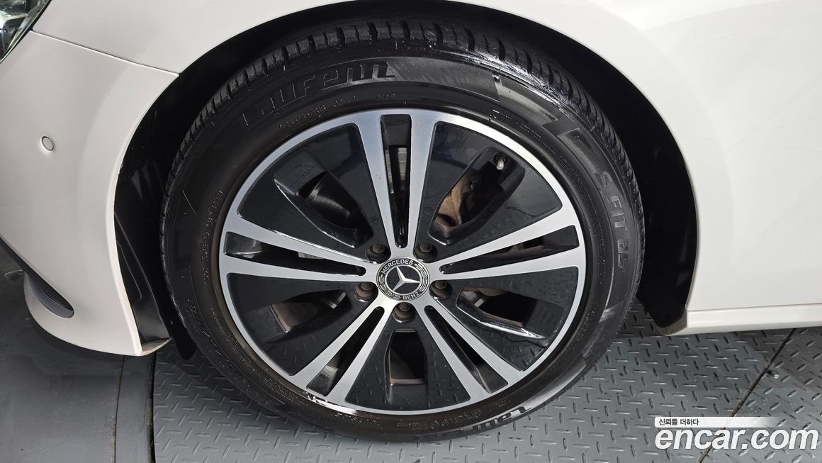 Mercedes-Benz E-Class 2021