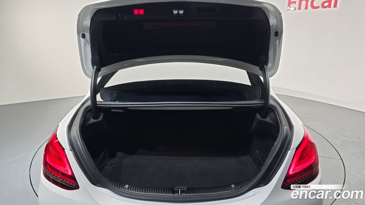 Mercedes-Benz C-Class 2021