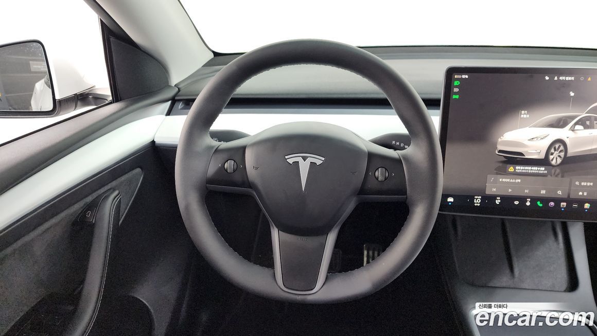 Tesla Model Y 2024