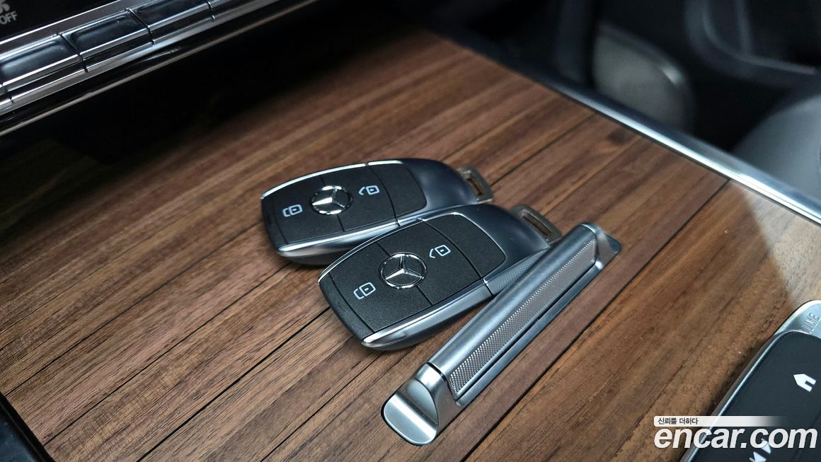 Mercedes-Benz G-Class 2025