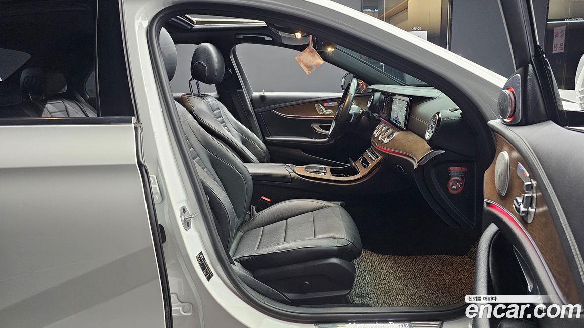 Mercedes-Benz E-Class 2021