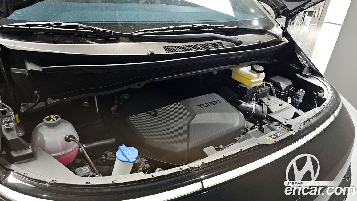 Hyundai Staria 2025