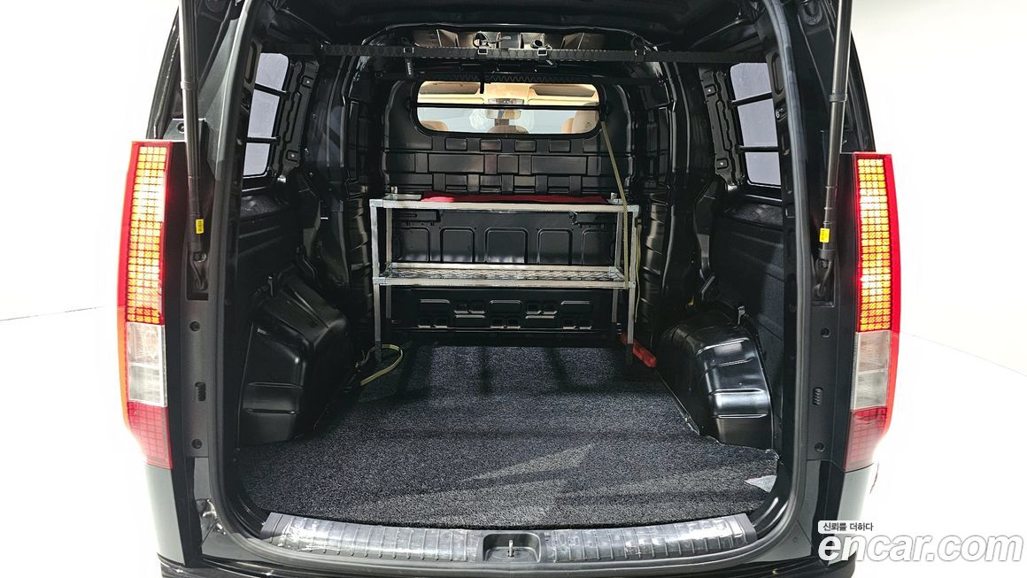 Hyundai Staria 2025