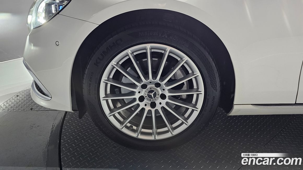 Mercedes-Benz E-Class 2021