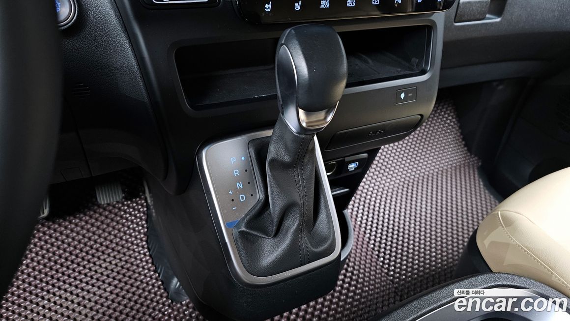 Hyundai Staria 2025