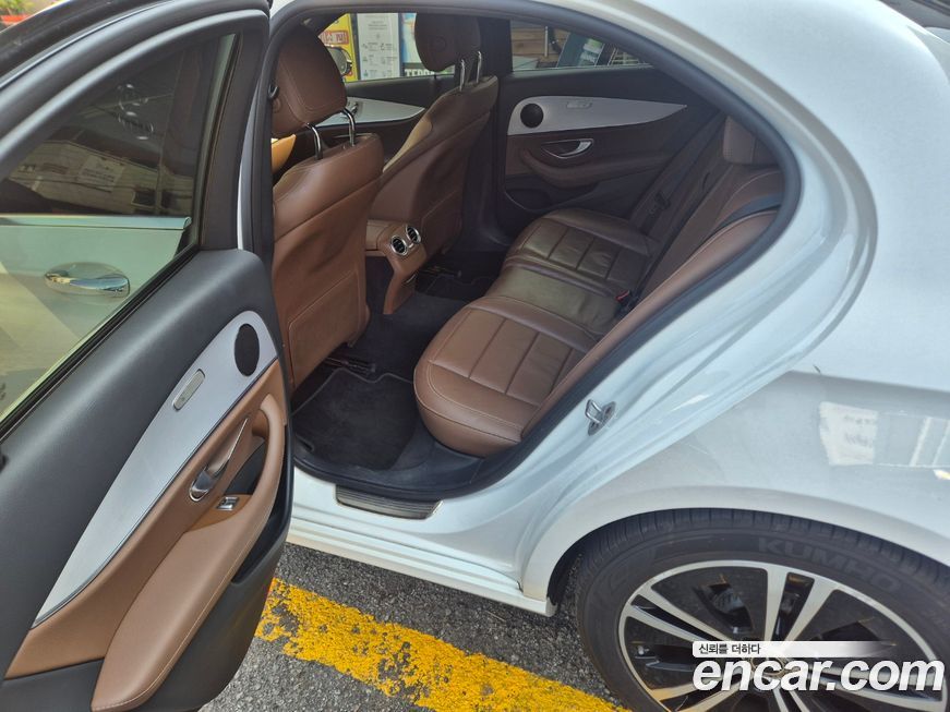 Mercedes-Benz E-Class 2021