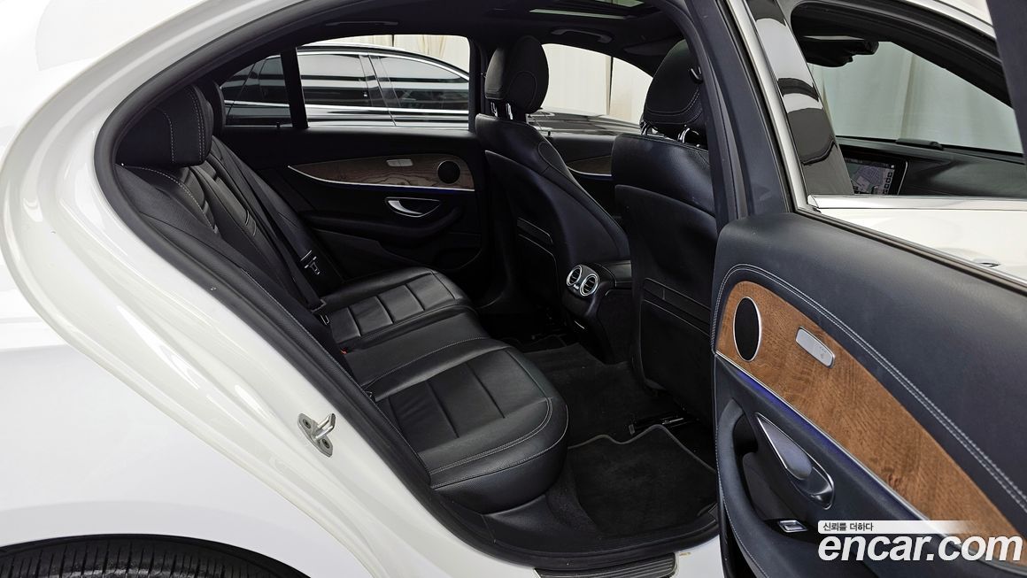 Mercedes-Benz E-Class 2021