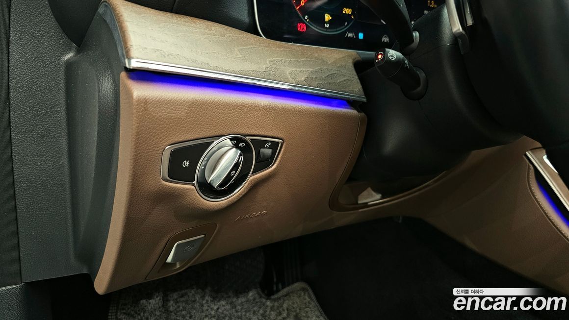 Mercedes-Benz E-Class 2021