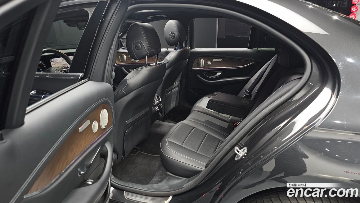 Mercedes-Benz E-Class 2021