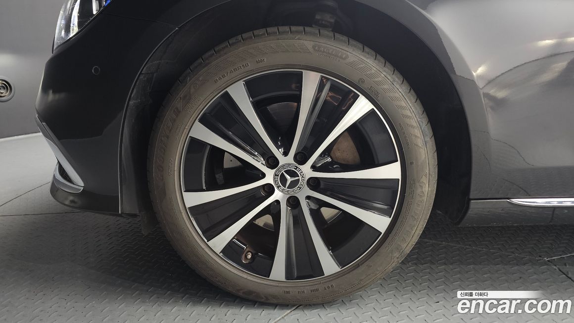 Mercedes-Benz E-Class 2021