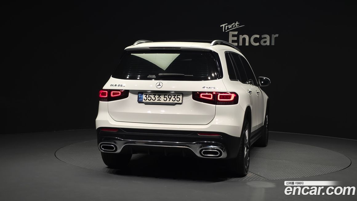 Mercedes-Benz GLB-Class 2022