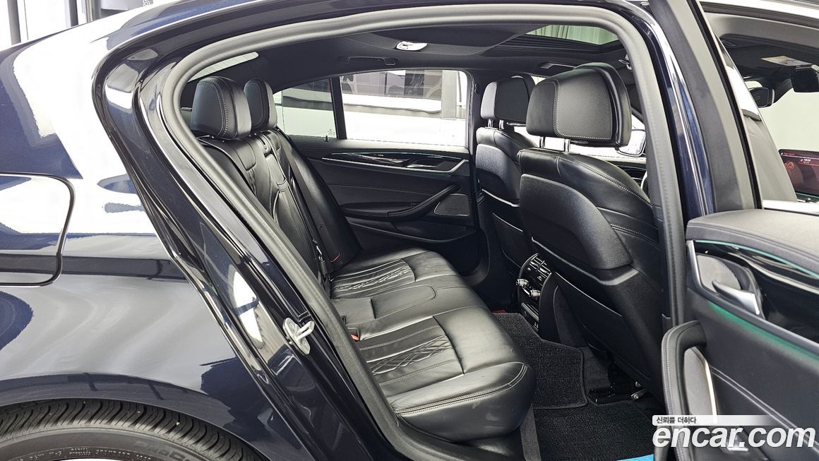BMW 5-Series 2021