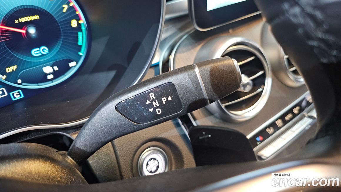 Mercedes-Benz GLC-Class 2021