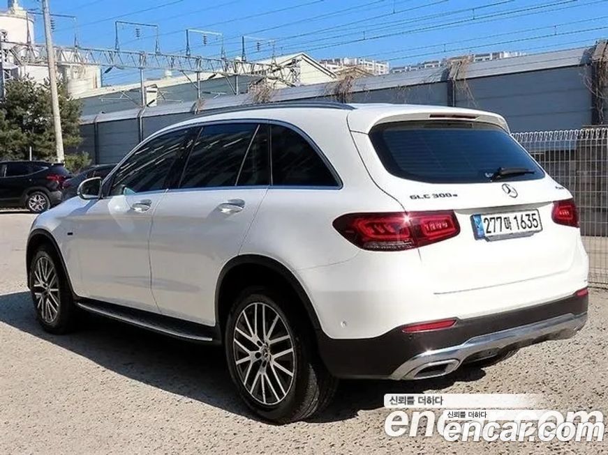 Mercedes-Benz GLC-Class 2021