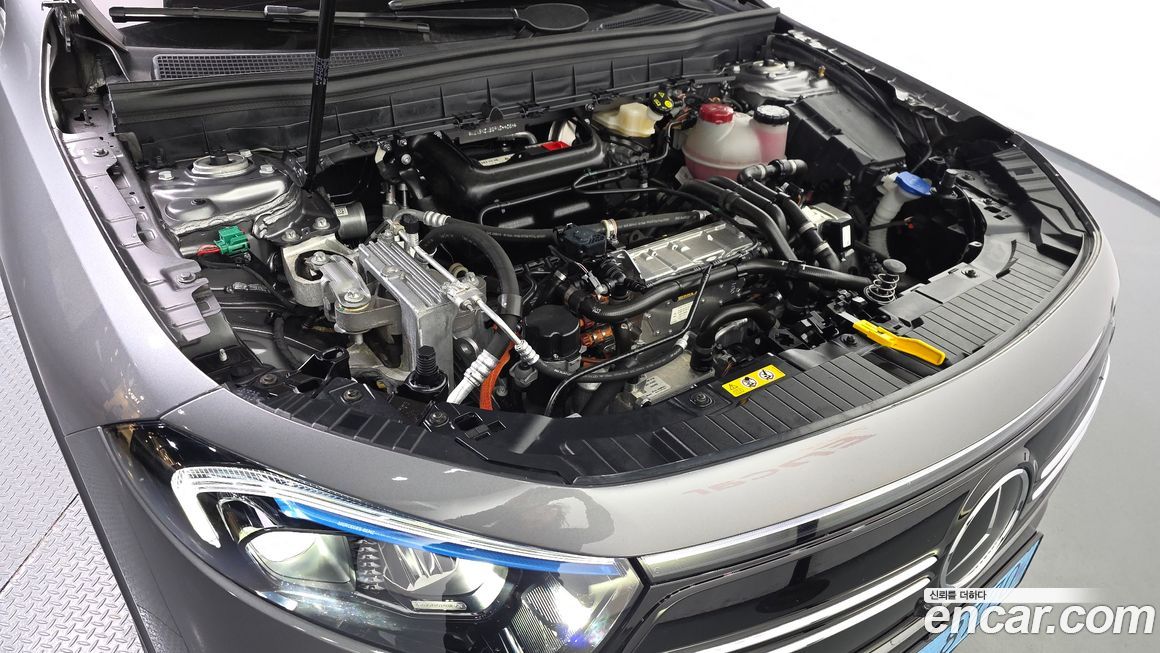 Mercedes-Benz EQB 2023