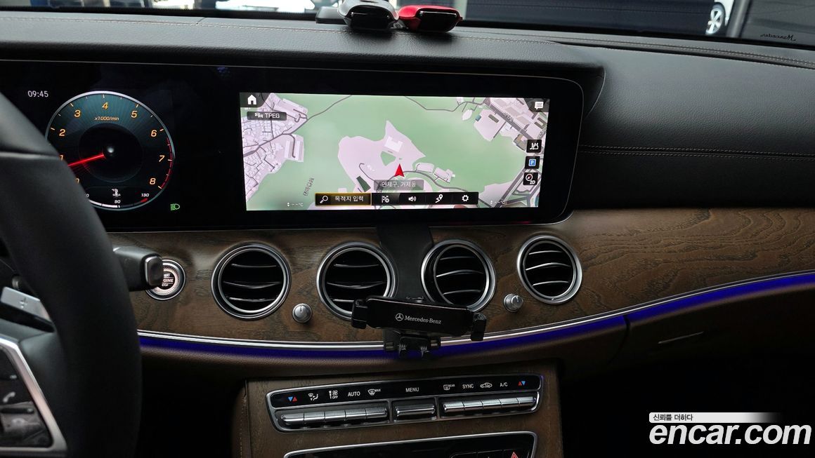 Mercedes-Benz E-Class 2022
