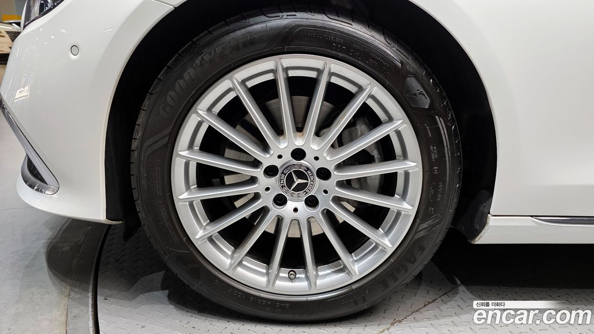 Mercedes-Benz E-Class 2022